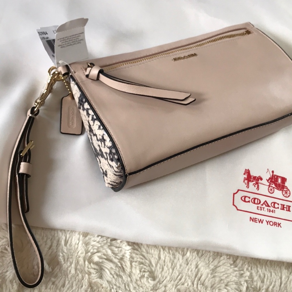 Coach Nwt Madison Blush Python Large Wristlet - image 4